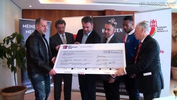 Holsten und der Hamburger Weg verleihen Vereins-Ehrenamtspreis 2013 | ELBKICK.TV