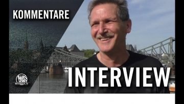 Old but Gold! Torwart Wenninger fliegt mit 60 noch noch durch den Strafraum!